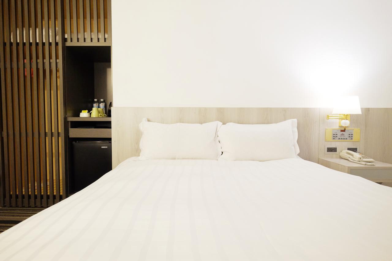Dynasty Hotel Тайнан Екстериор снимка