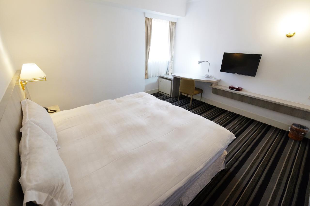 Dynasty Hotel Тайнан Екстериор снимка