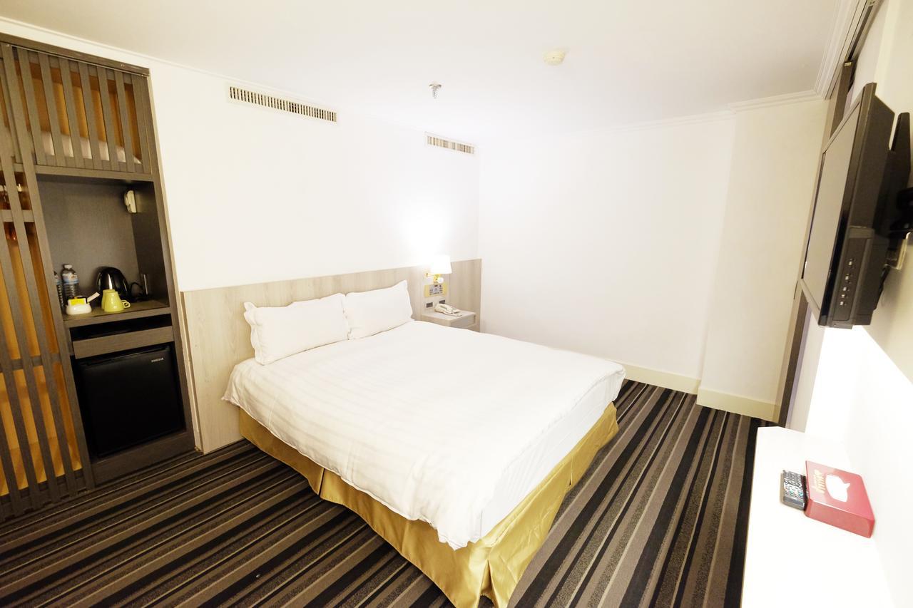 Dynasty Hotel Тайнан Екстериор снимка