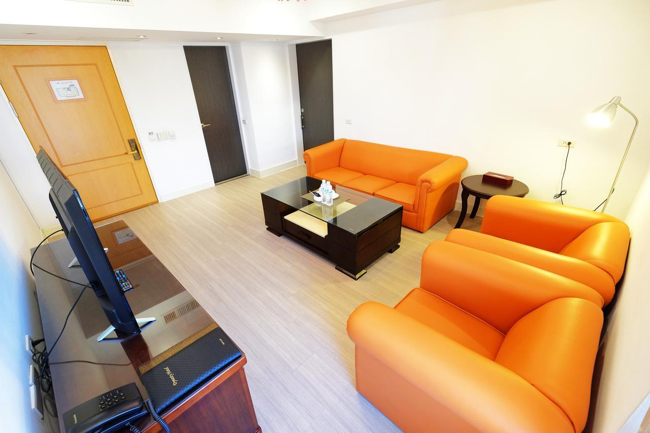 Dynasty Hotel Тайнан Екстериор снимка