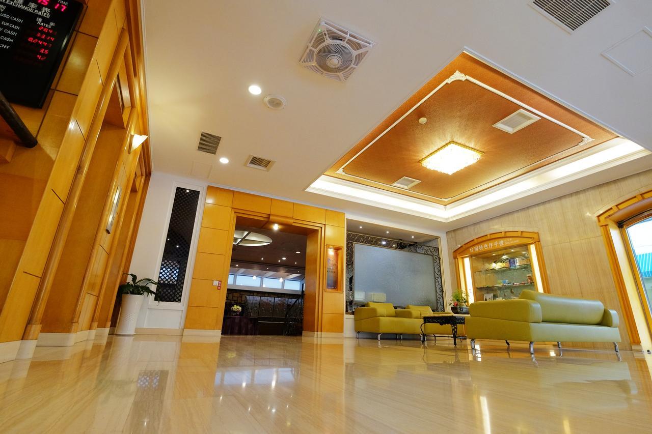 Dynasty Hotel Тайнан Екстериор снимка