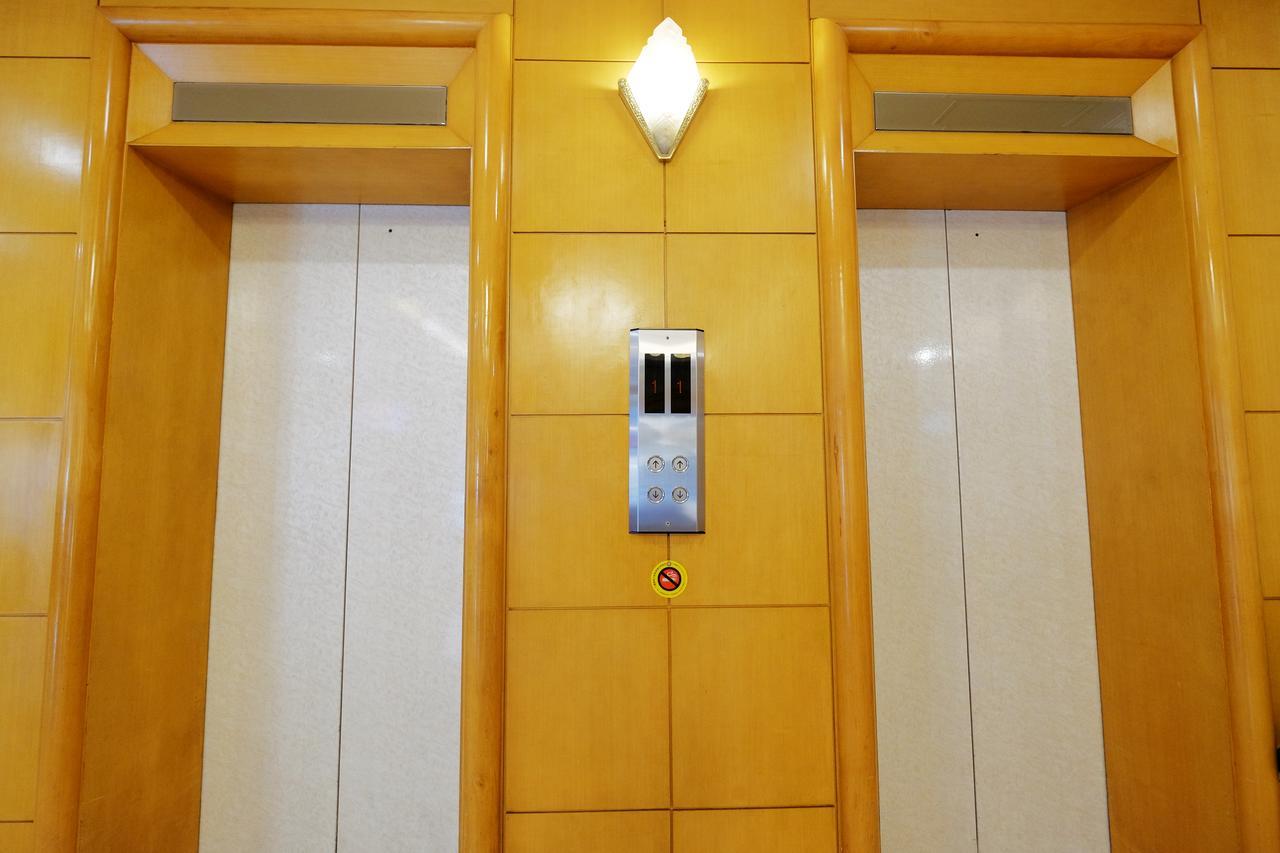Dynasty Hotel Тайнан Екстериор снимка