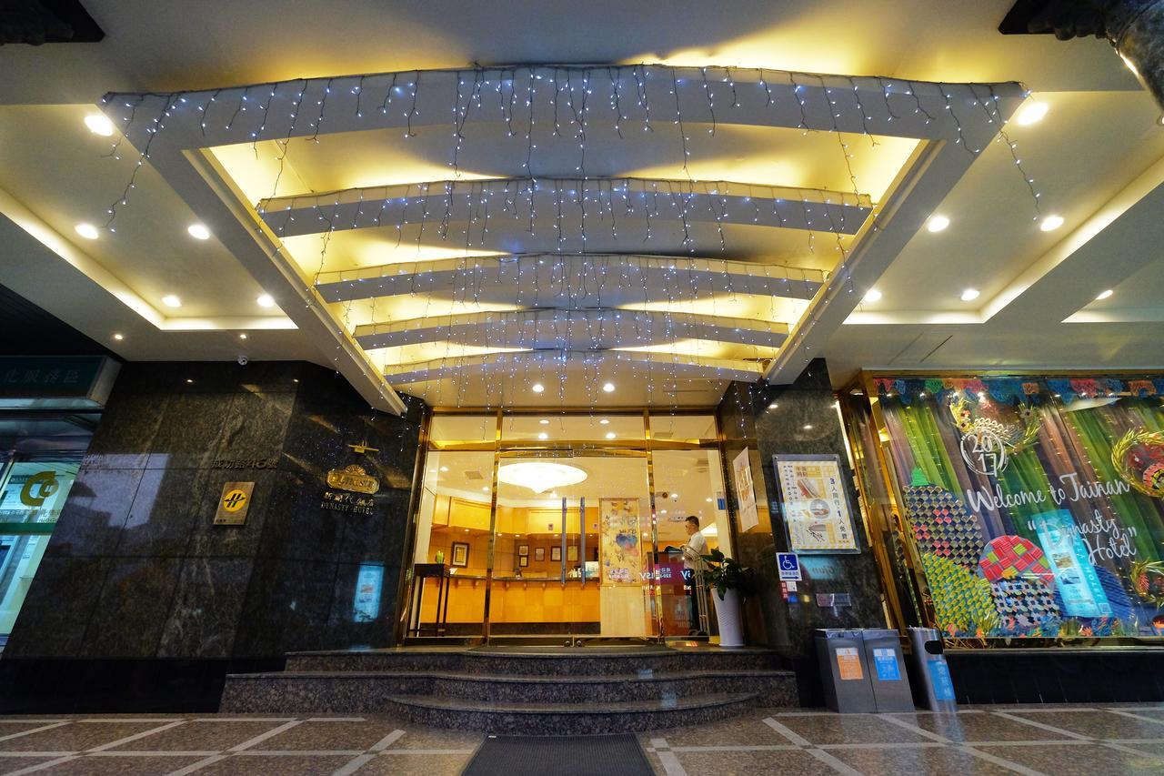 Dynasty Hotel Тайнан Екстериор снимка