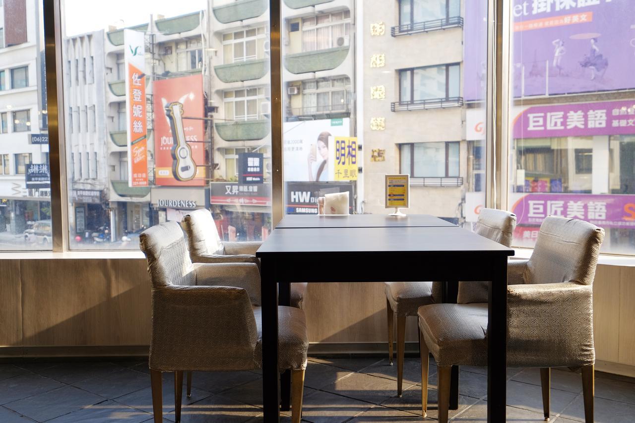 Dynasty Hotel Тайнан Екстериор снимка